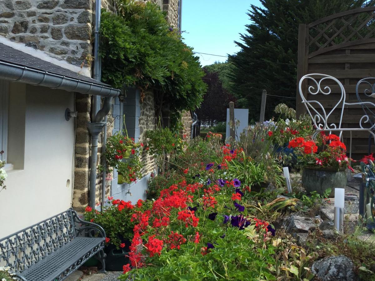 Au Bon Accueil Bed & Breakfast Saint-Marcan Екстериор снимка
