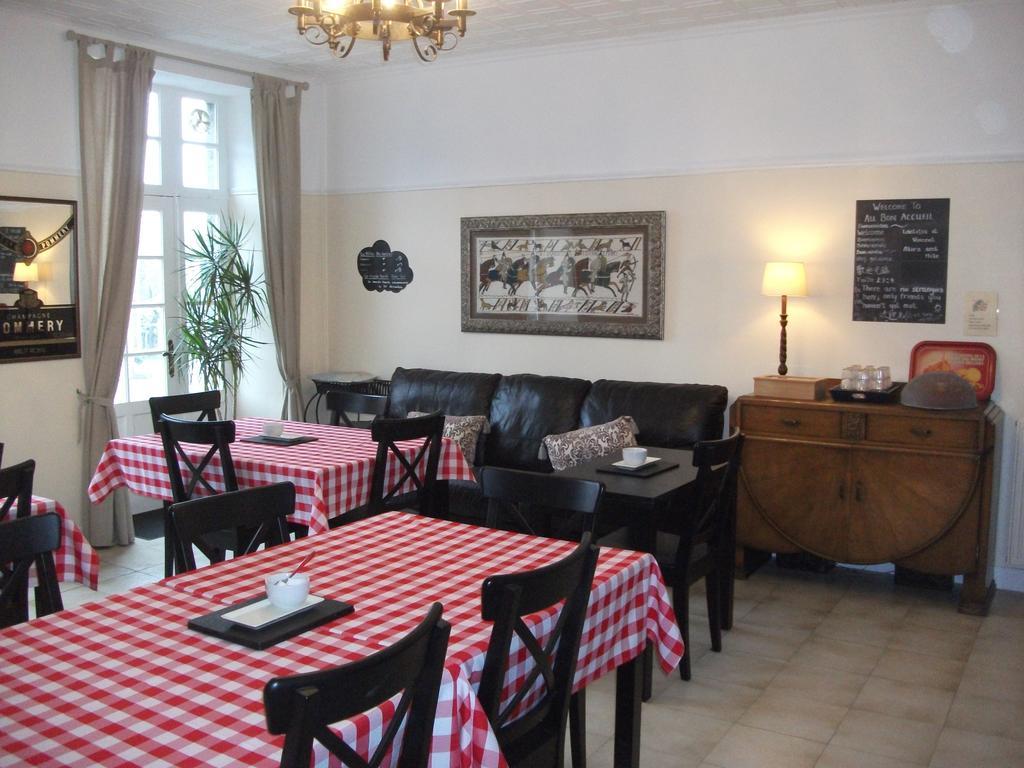 Au Bon Accueil Bed & Breakfast Saint-Marcan Екстериор снимка
