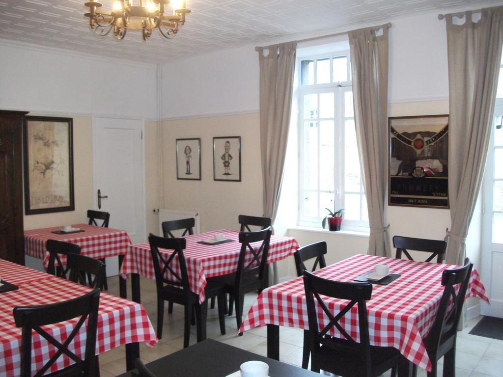 Au Bon Accueil Bed & Breakfast Saint-Marcan Стая снимка
