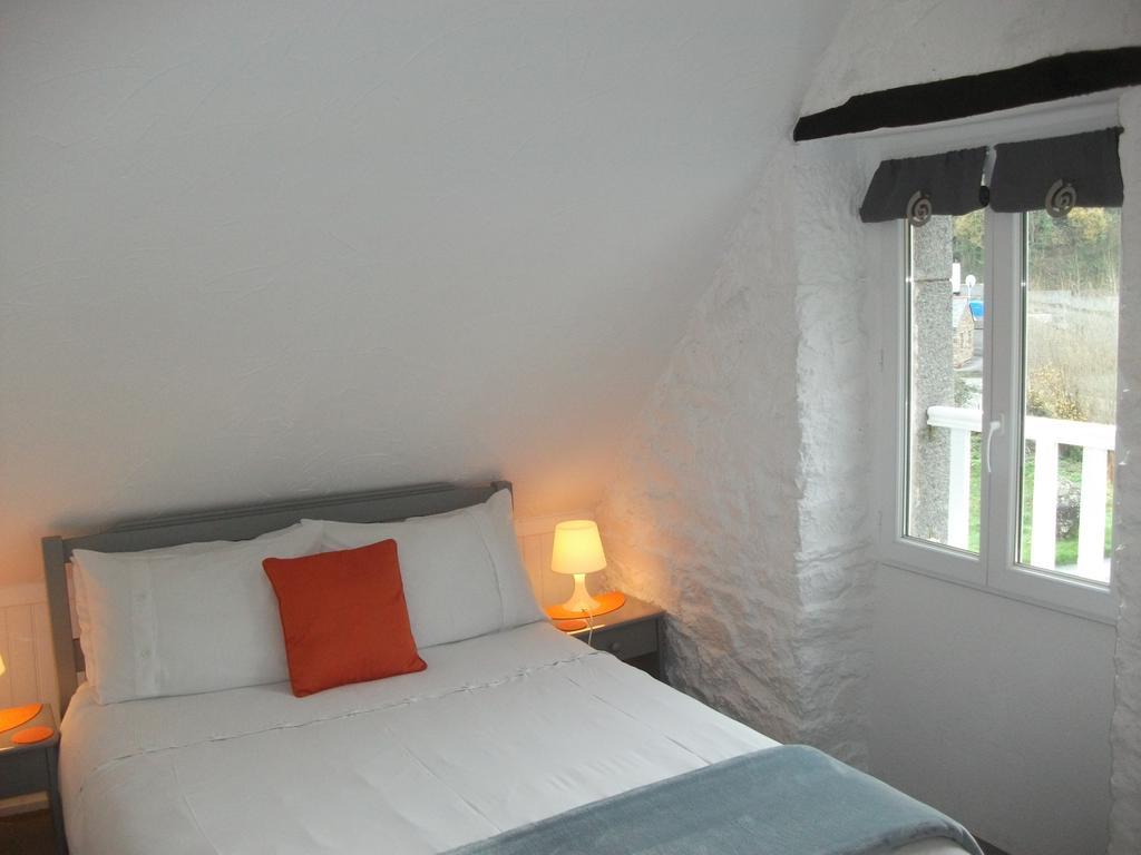 Au Bon Accueil Bed & Breakfast Saint-Marcan Стая снимка