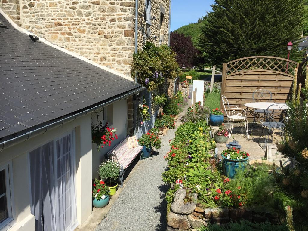 Au Bon Accueil Bed & Breakfast Saint-Marcan Екстериор снимка