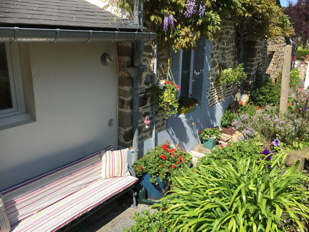 Au Bon Accueil Bed & Breakfast Saint-Marcan Екстериор снимка