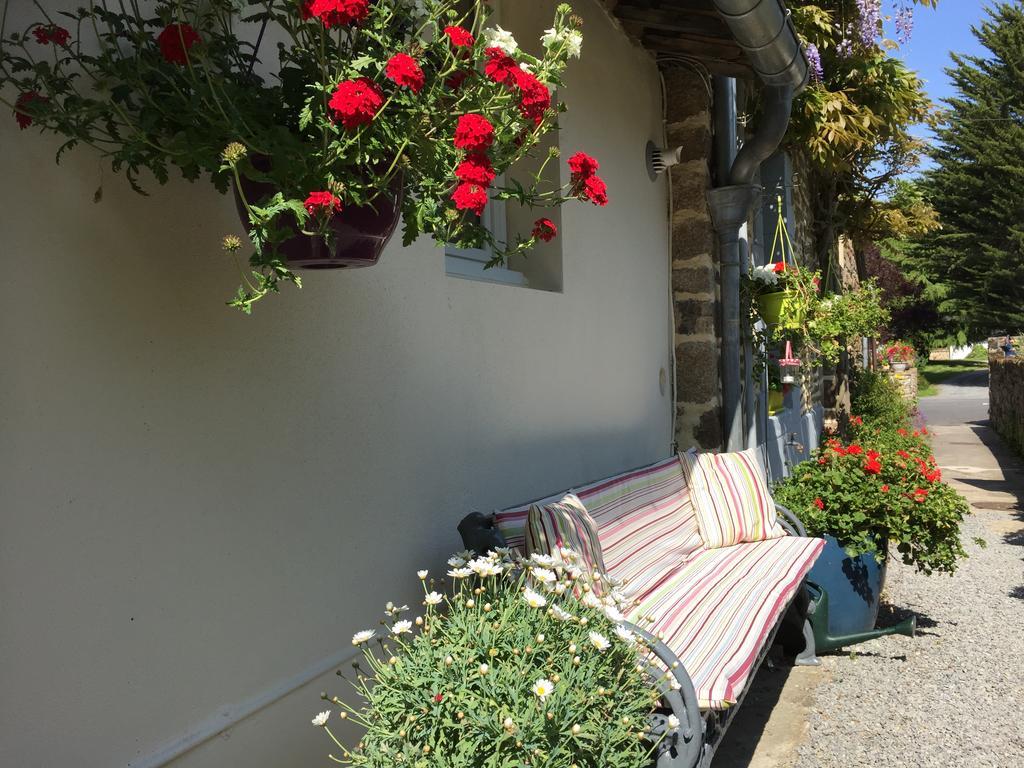 Au Bon Accueil Bed & Breakfast Saint-Marcan Екстериор снимка