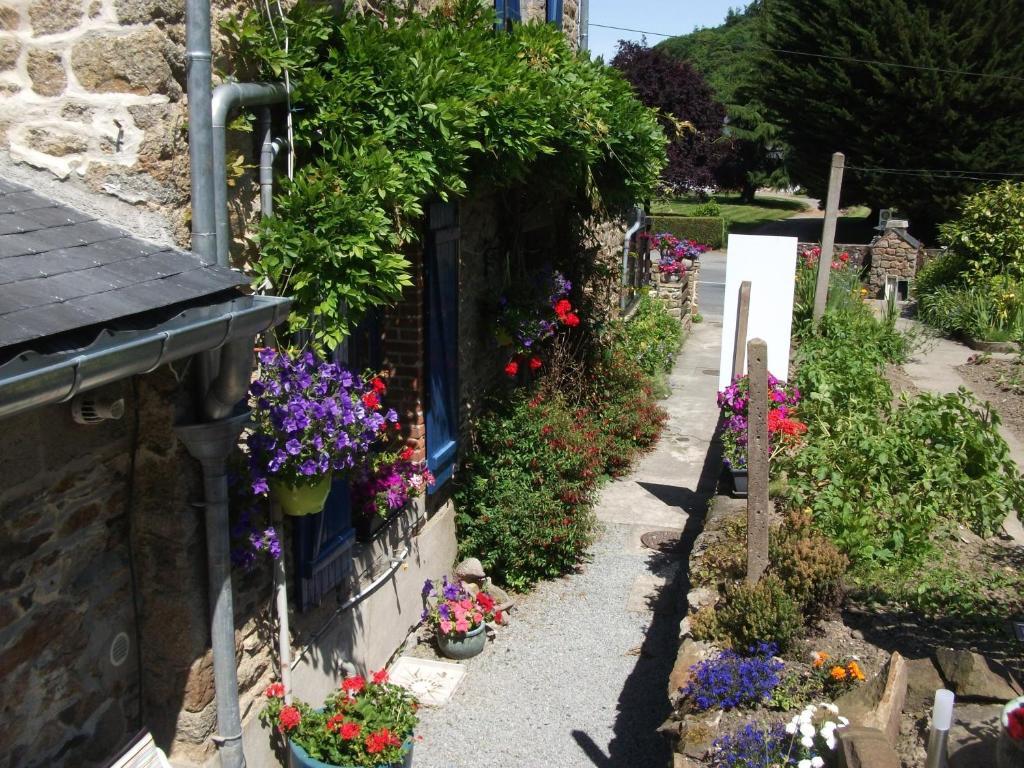 Au Bon Accueil Bed & Breakfast Saint-Marcan Екстериор снимка