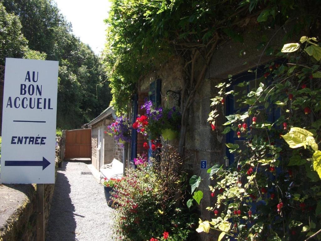Au Bon Accueil Bed & Breakfast Saint-Marcan Екстериор снимка
