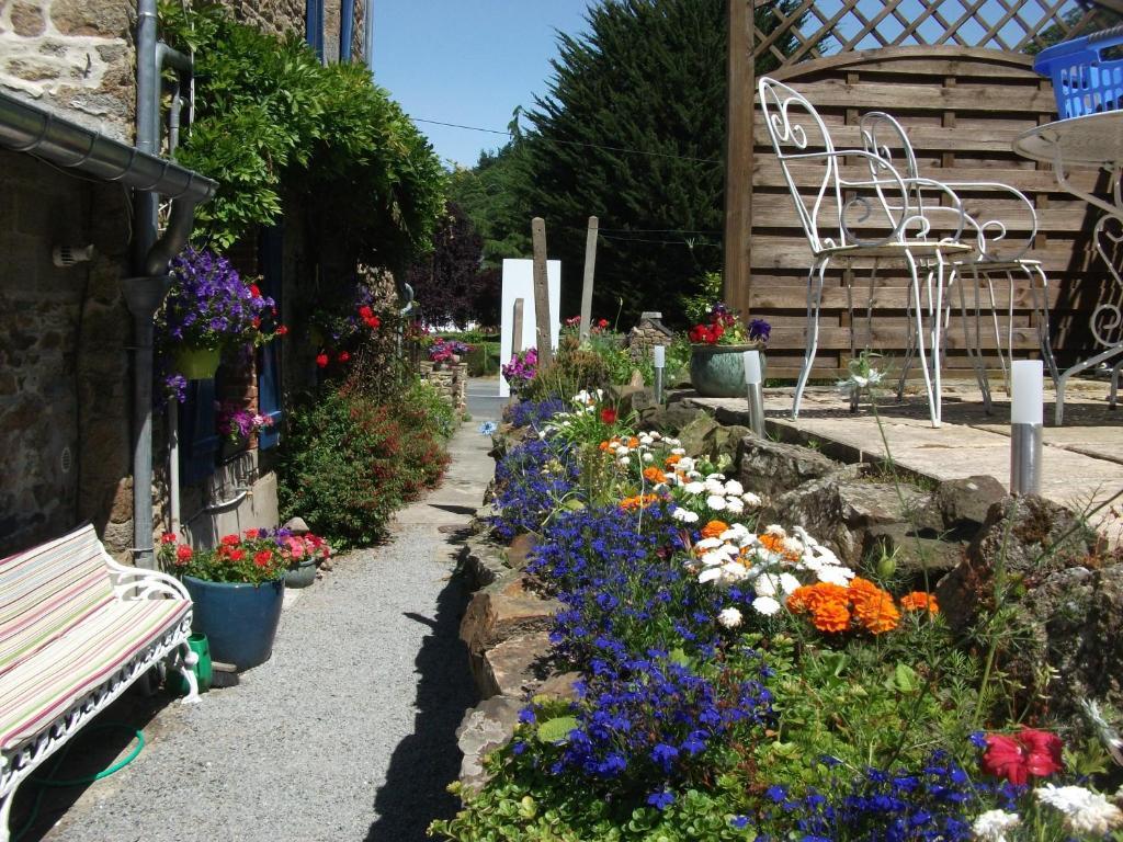 Au Bon Accueil Bed & Breakfast Saint-Marcan Екстериор снимка