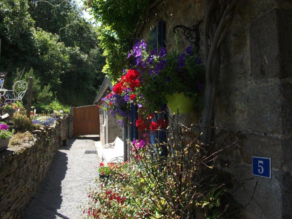 Au Bon Accueil Bed & Breakfast Saint-Marcan Екстериор снимка